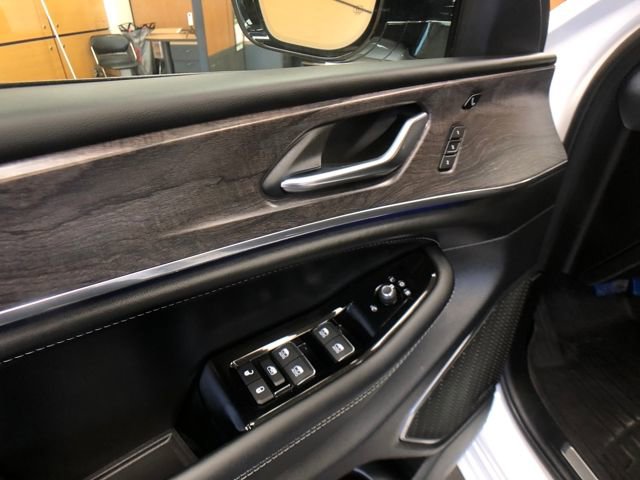 Used 2024 Jeep Grand Cherokee Overland w/ Luxury Tech Group IV image 12