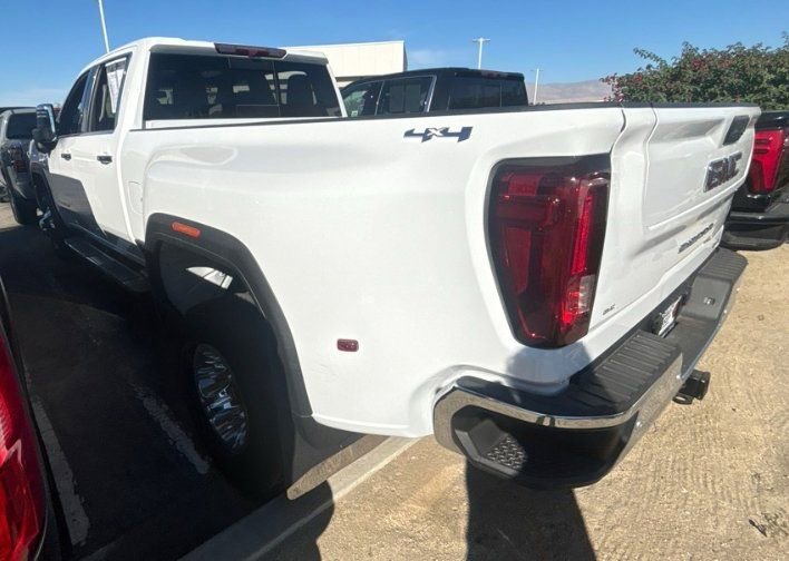 Used 2023 GMC Sierra 3500 SLT w/ SLT Premium Package image 5