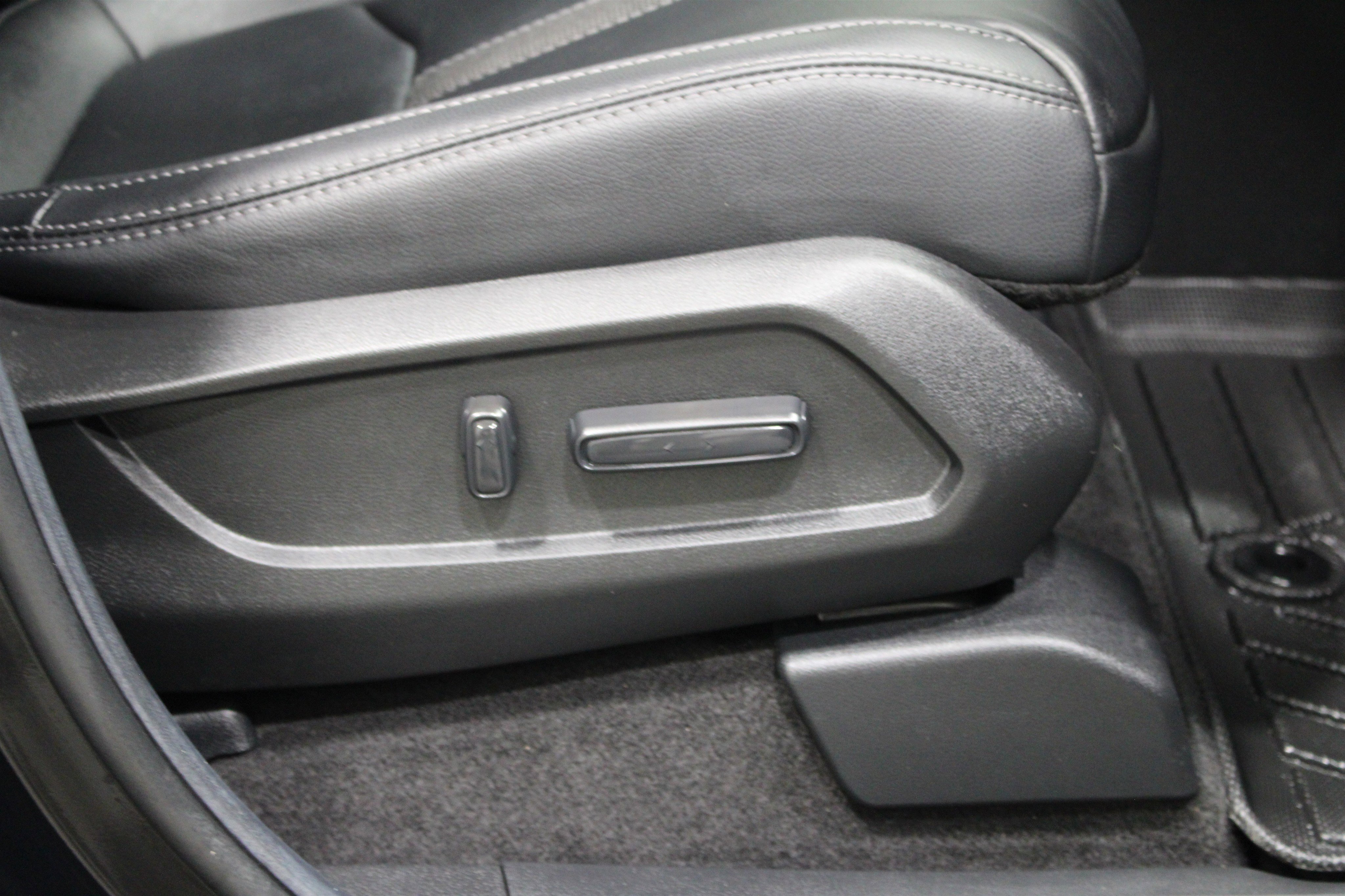 Used 2025 Honda Pilot EX-L image 28