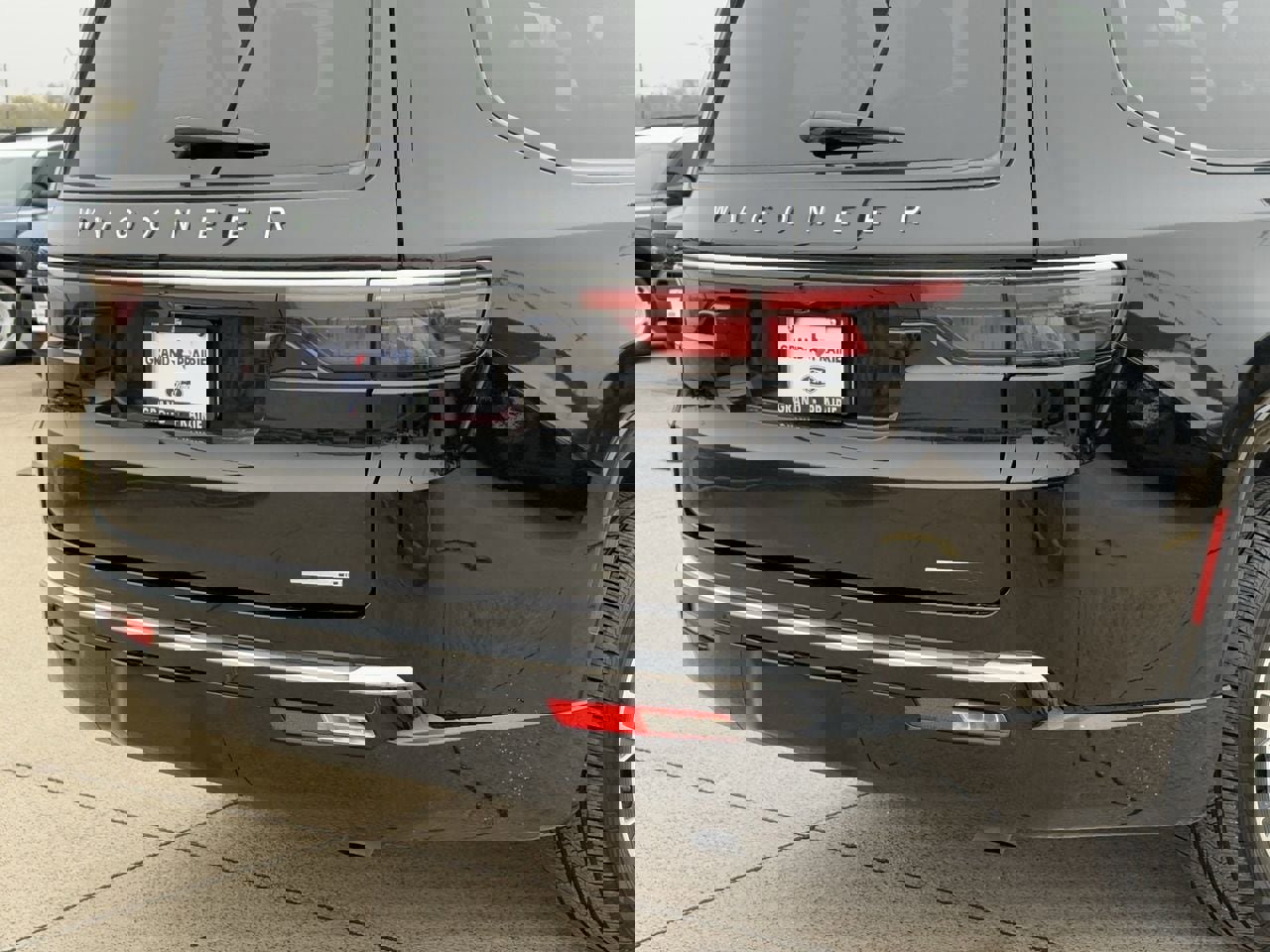 Used 2024 Jeep Wagoneer L Series II image 8