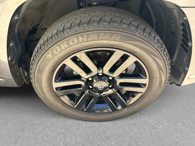 Used 2022 Toyota 4Runner Limited AWD/4WD image 10