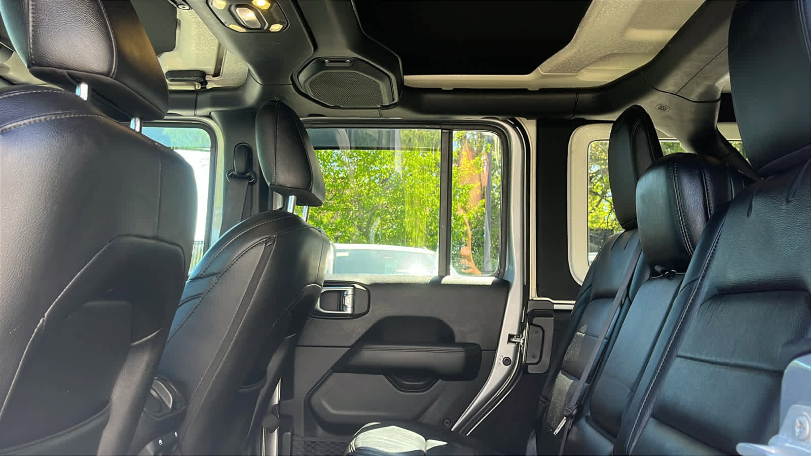 Used 2019 Jeep Wrangler Unlimited Sahara AWD/4WD image 24