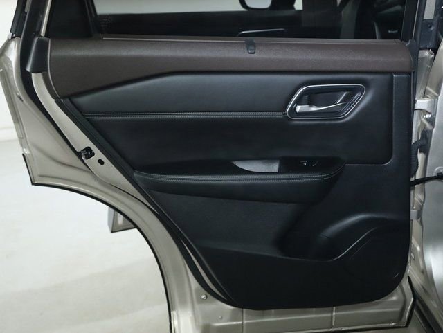 Used 2022 Nissan Rogue Platinum w/ Head-Up Display Package image 13