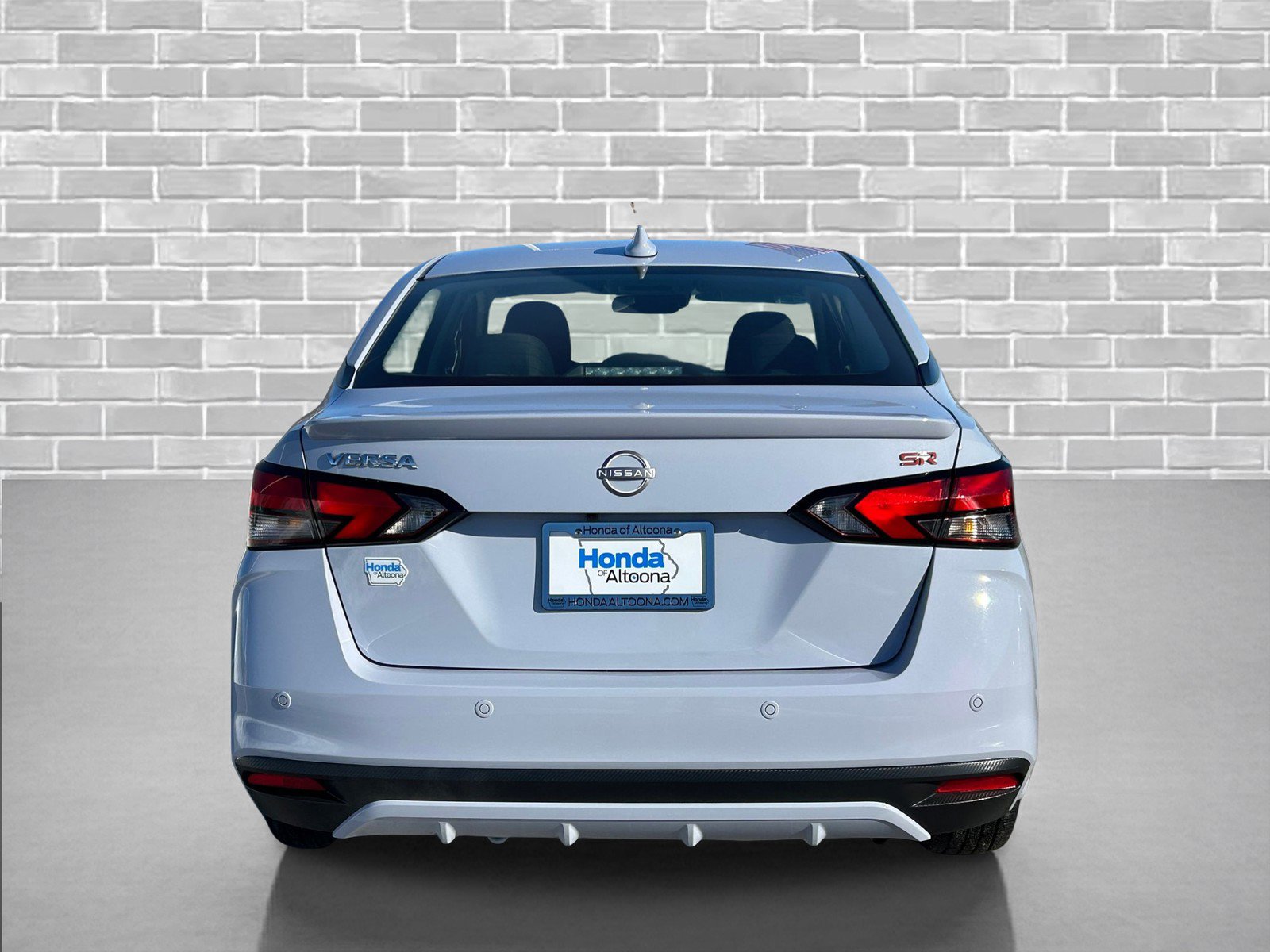 Used 2023 Nissan Versa SR w/ Trunk Package image 5