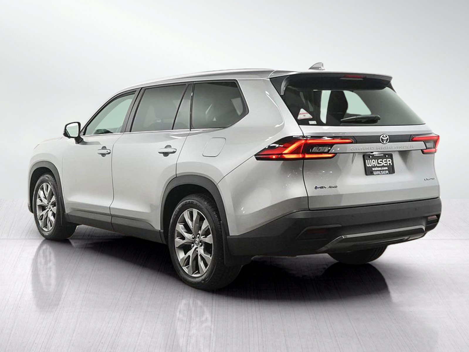 Used 2024 Toyota Grand Highlander AWD Hybrid image 3