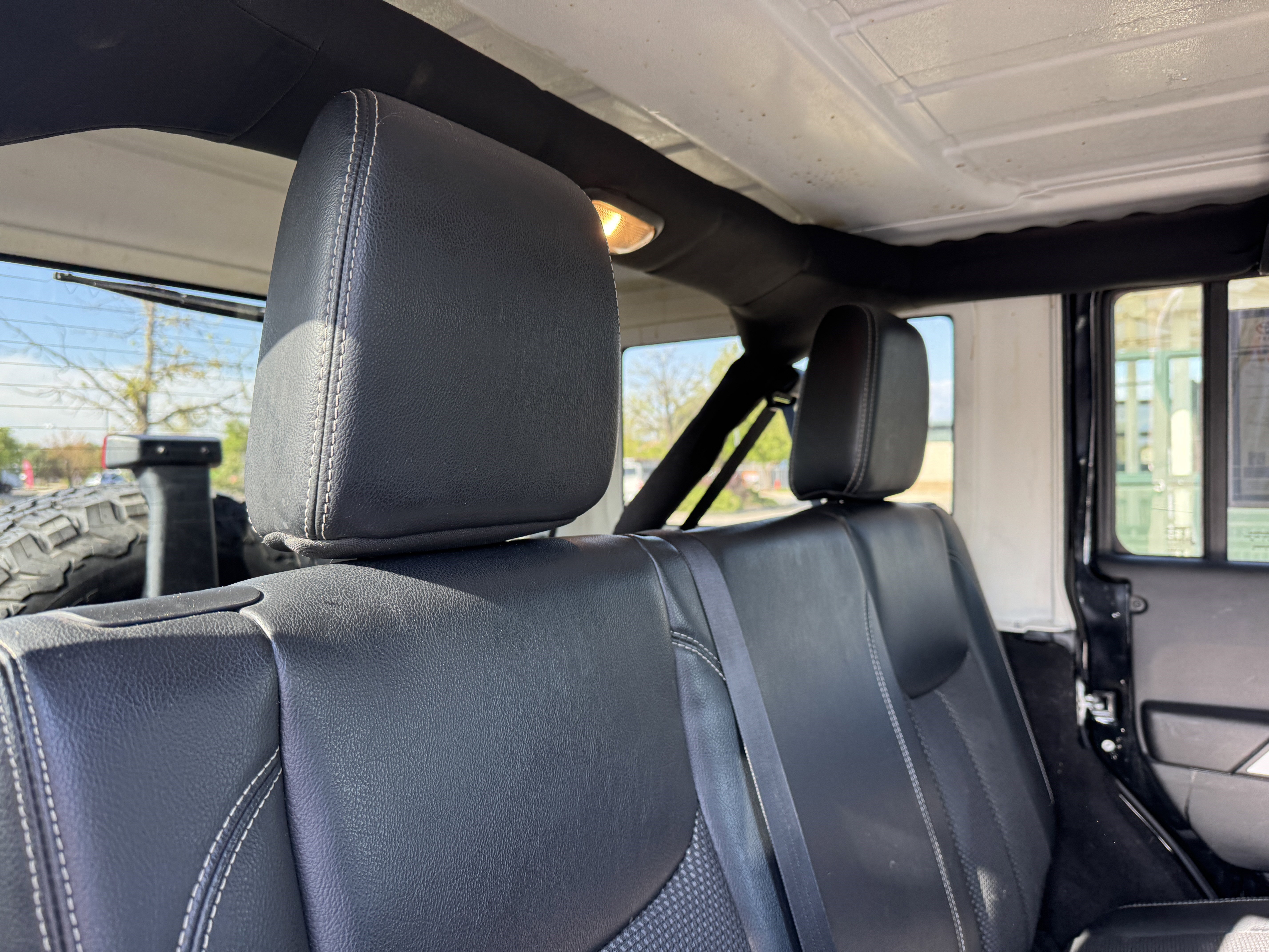 Used 2015 Jeep Wrangler Unlimited Sahara AWD/4WD image 17