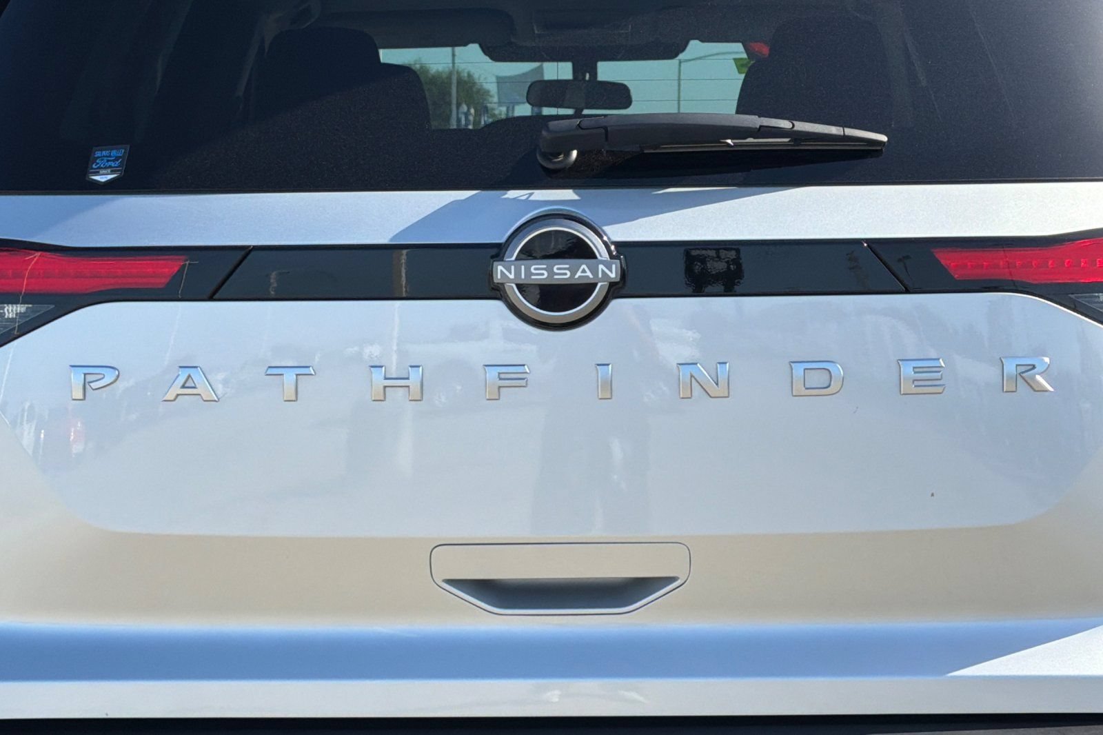 Used 2025 Nissan Pathfinder S FWD image 33