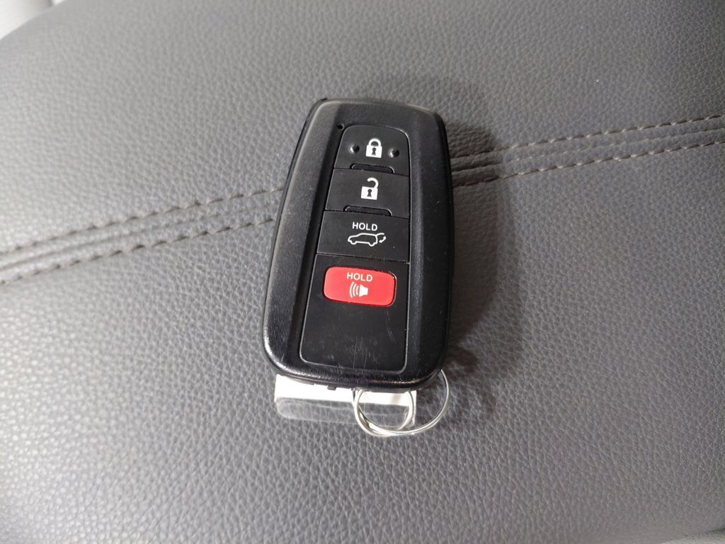 Used 2022 Toyota RAV4 Limited AWD/4WD image 43