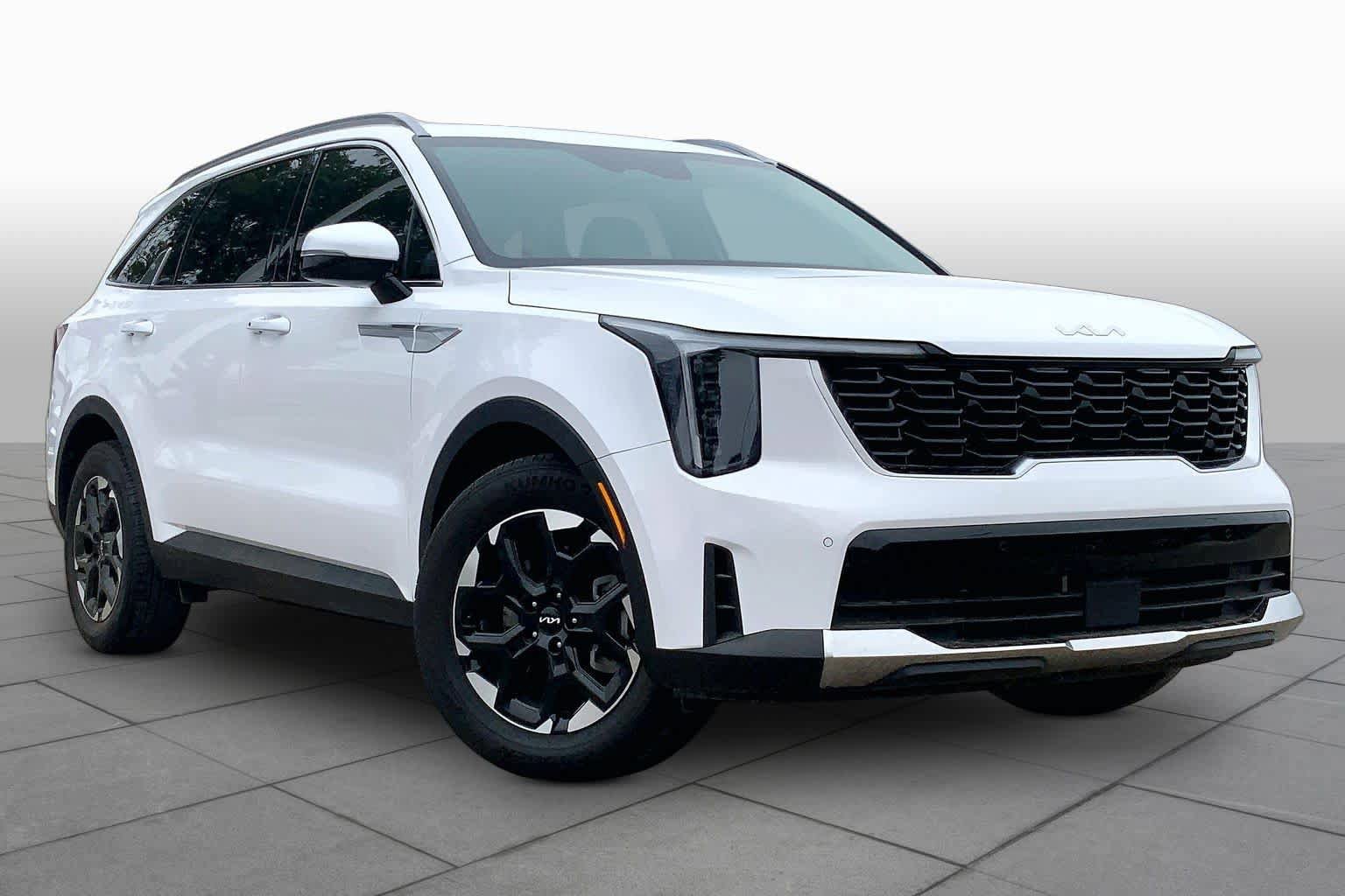 Used 2025 Kia Sorento S image 3