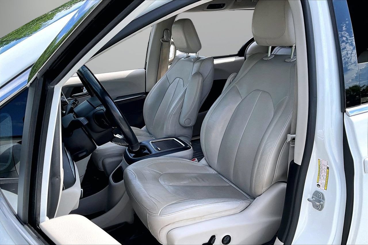 Certified 2021 Chrysler Pacifica Touring-L FWD image 19