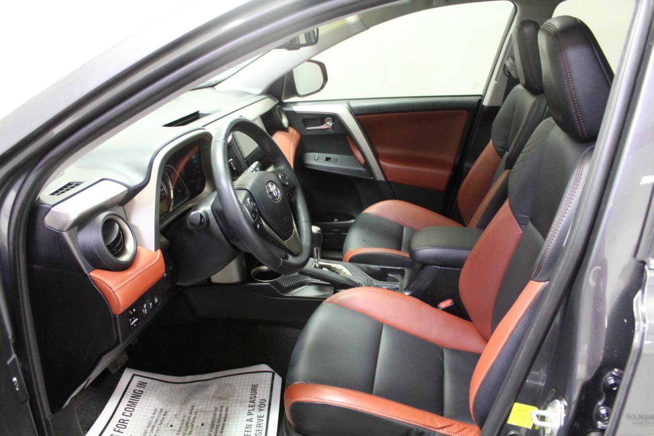Used 2015 Toyota RAV4 Limited w/ Technology Package image 17
