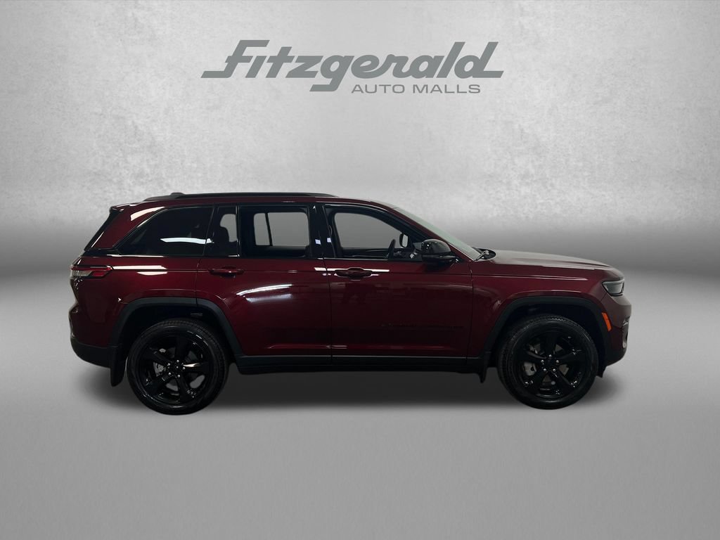 Used 2025 Jeep Grand Cherokee Limited w/ Black Appearance Package RWD image 7
