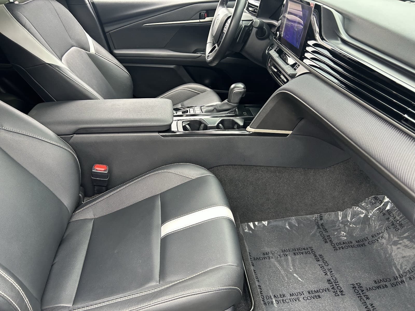 Used 2025 Toyota Camry SE FWD image 14