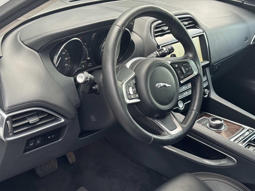 Certified 2020 Jaguar F-PACE Prestige AWD/4WD image 21