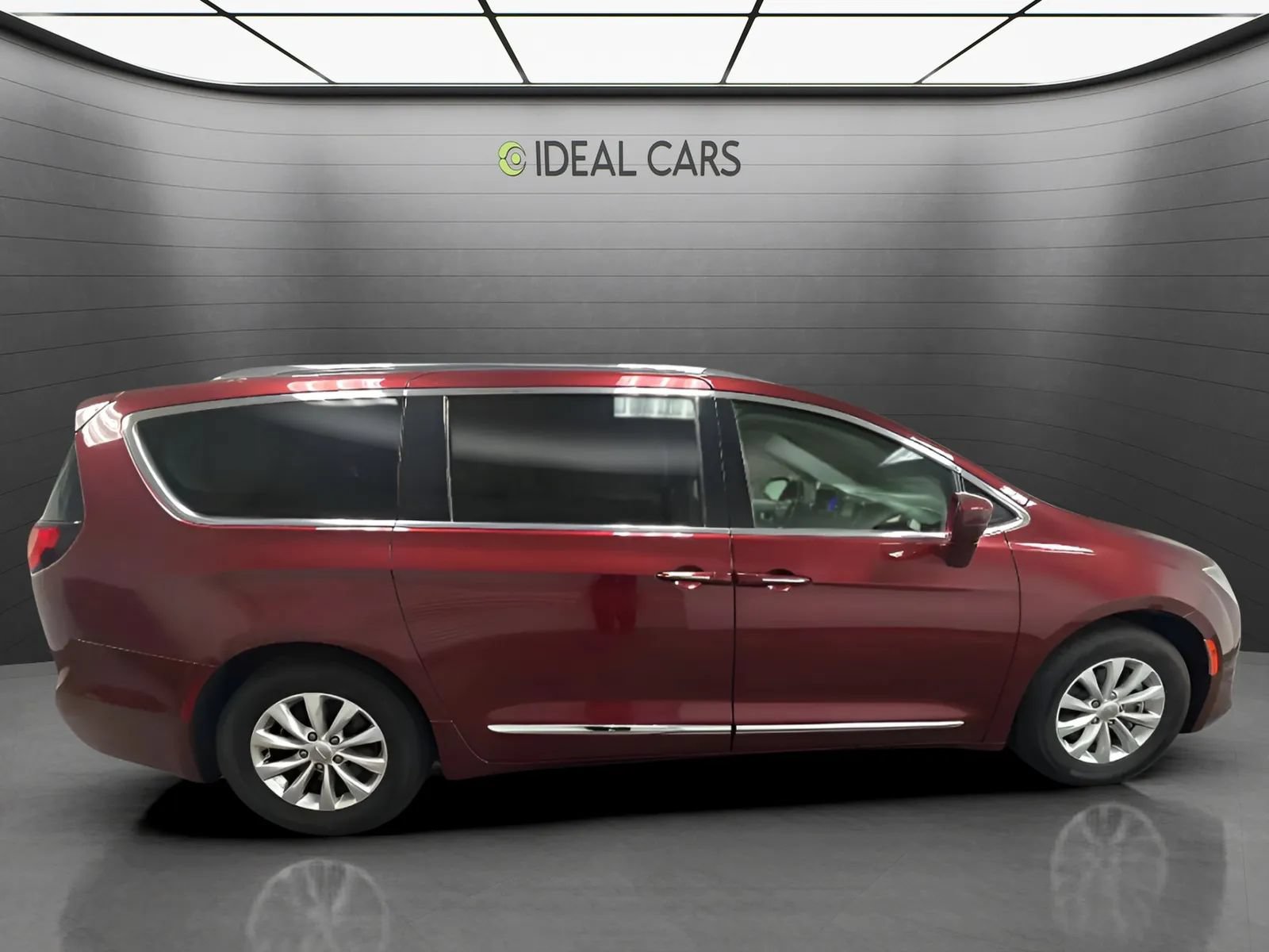 Used 2019 Chrysler Pacifica Touring-L FWD image 4