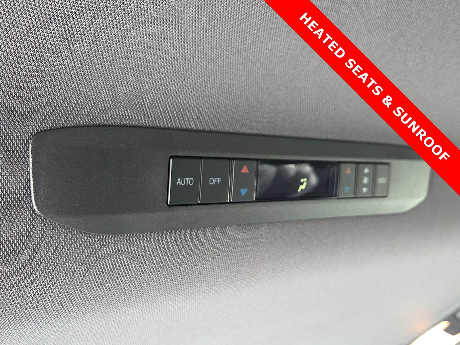 Used 2023 Toyota Sienna XSE w/ XSE Plus Package image 12