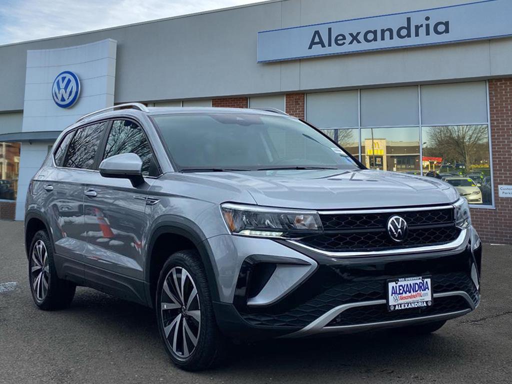 Certified 2024 Volkswagen Taos SE w/ Panoramic Sunroof Package