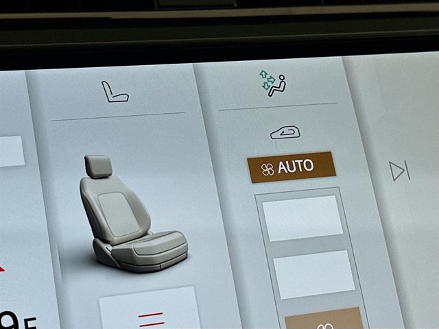 Used 2026 Land Rover Range Rover Evoque S AWD/4WD image 23