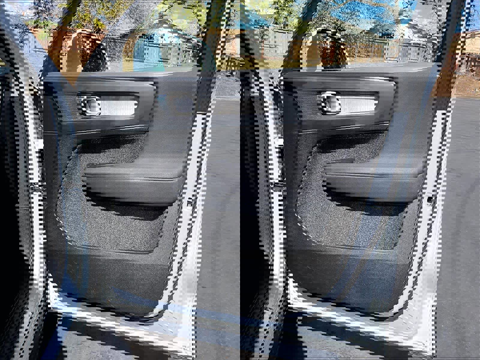 Used 2025 Volvo XC40 B5 Plus image 27