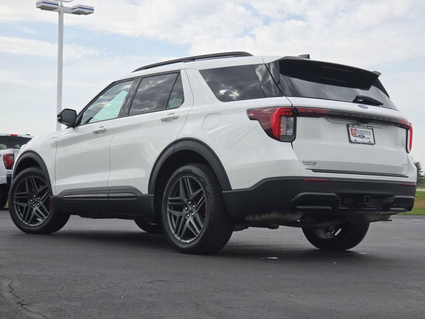 Used 2025 Ford Explorer ST-Line w/ ST-Line Street Pack AWD/4WD image 14