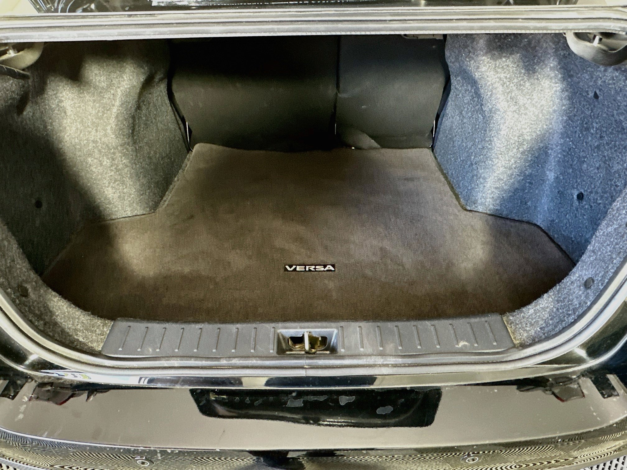 Used 2025 Nissan Versa SV FWD image 27