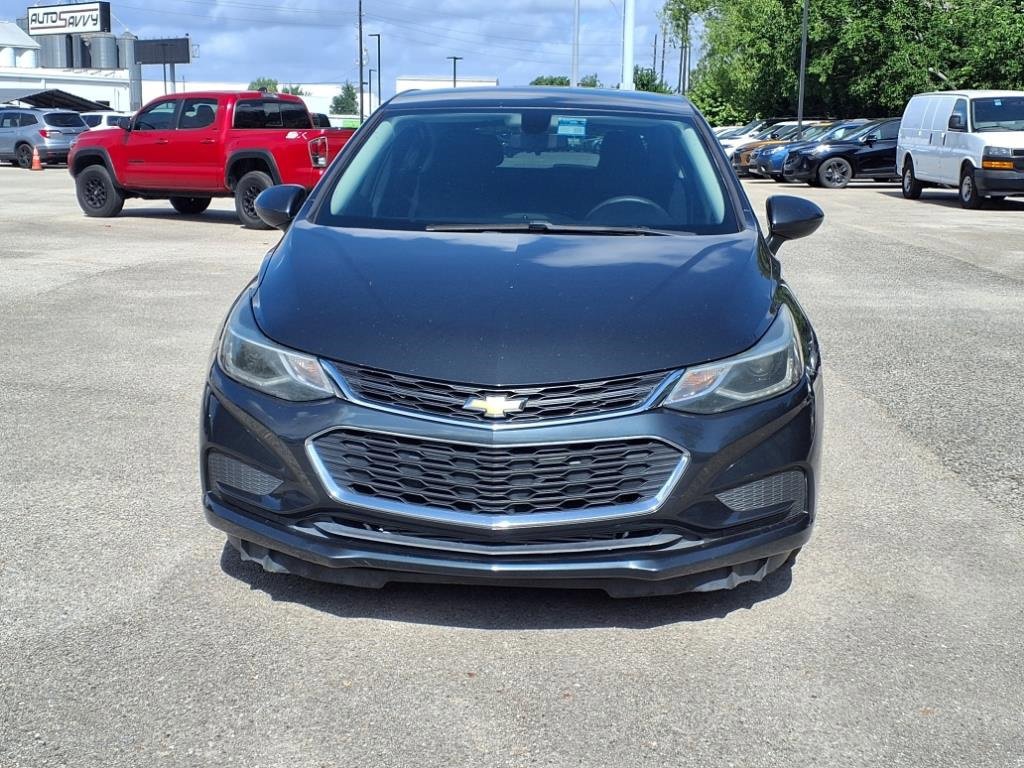 Used 2018 Chevrolet Cruze LT w/ Convenience Package image 2