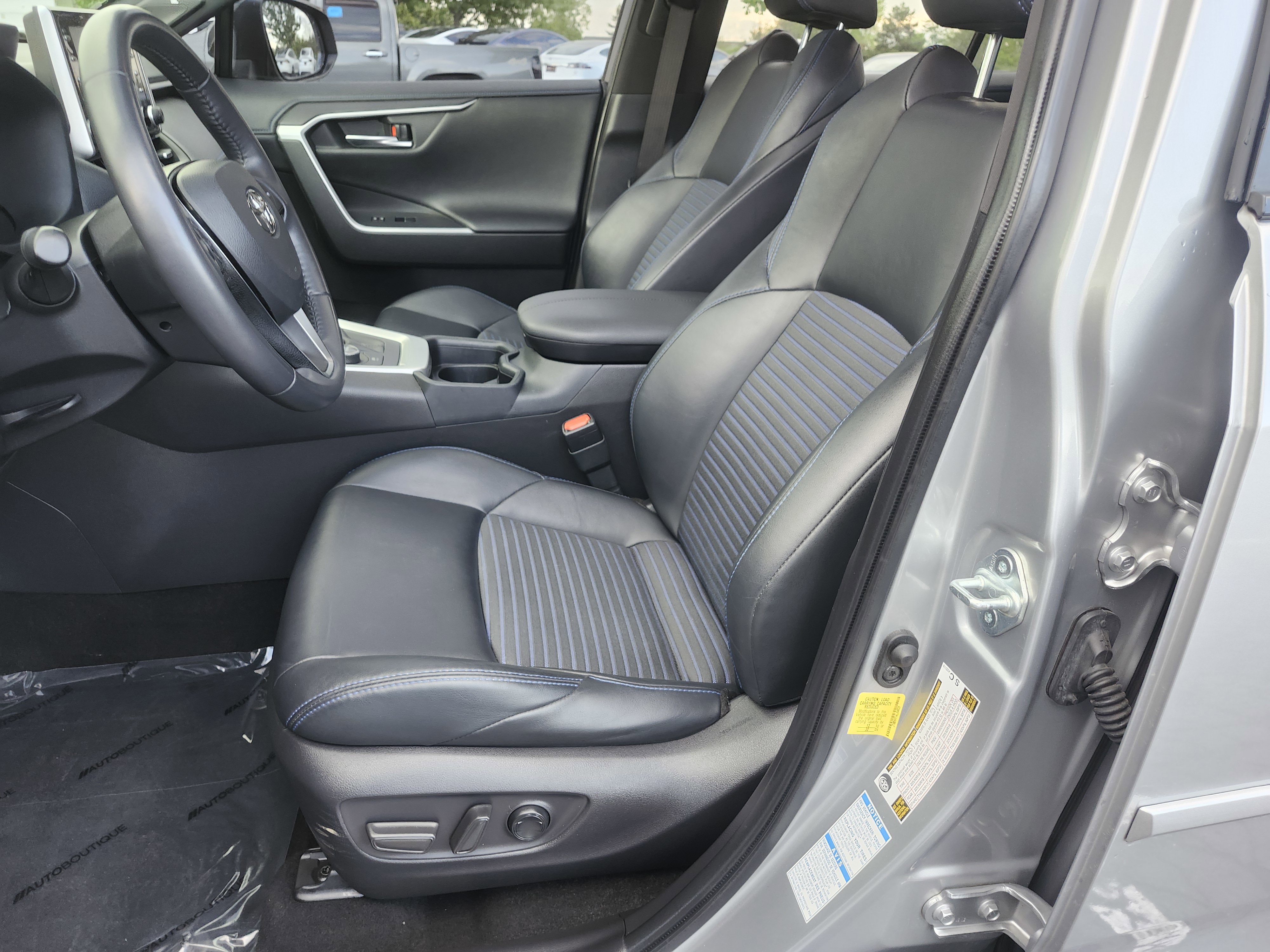Used 2020 Toyota RAV4 XSE w/ XSE Grade Weather Package AWD/4WD image 29
