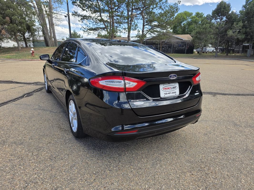 Used 2016 Ford Fusion SE FWD image 4