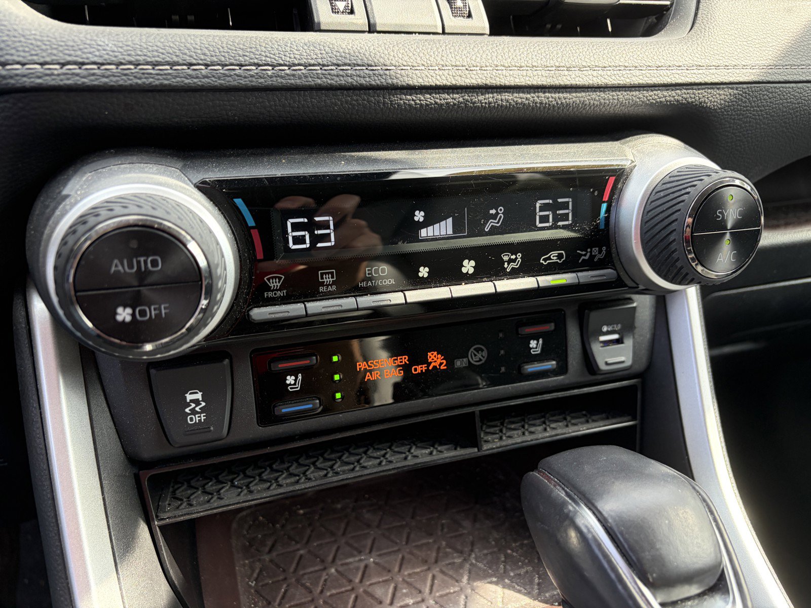 Used 2021 Toyota RAV4 Limited w/ Limited Grade Weather Package AWD/4WD image 19