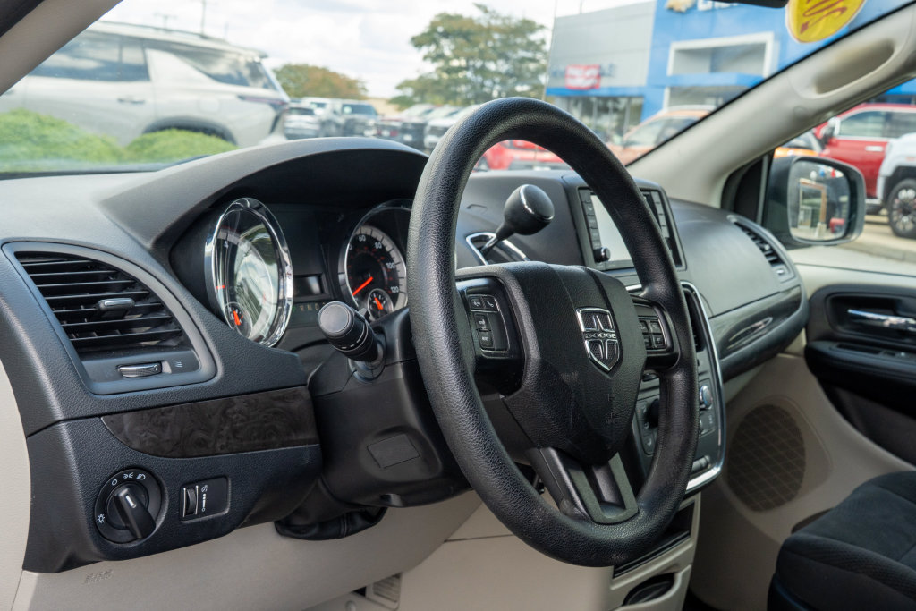 Used 2019 Dodge Grand Caravan SE w/ UConnect Hands-Free Group FWD image 13