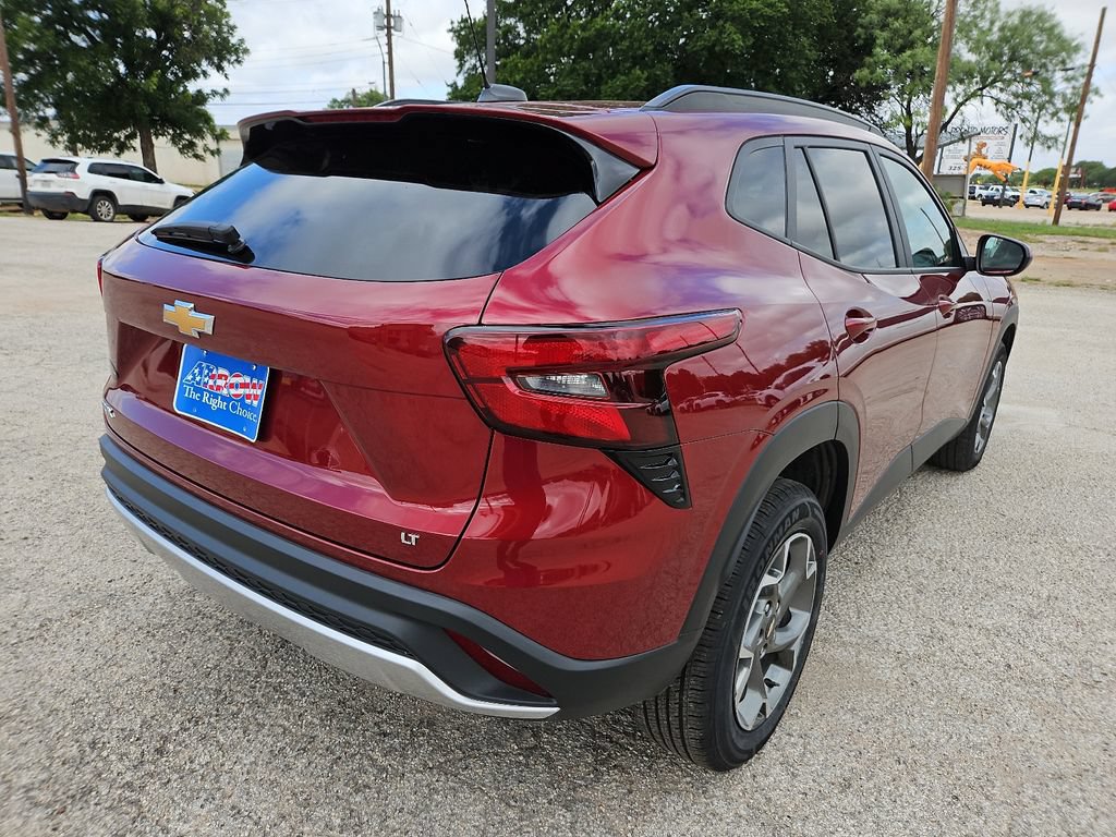 Used 2025 Chevrolet Trax LT FWD image 10