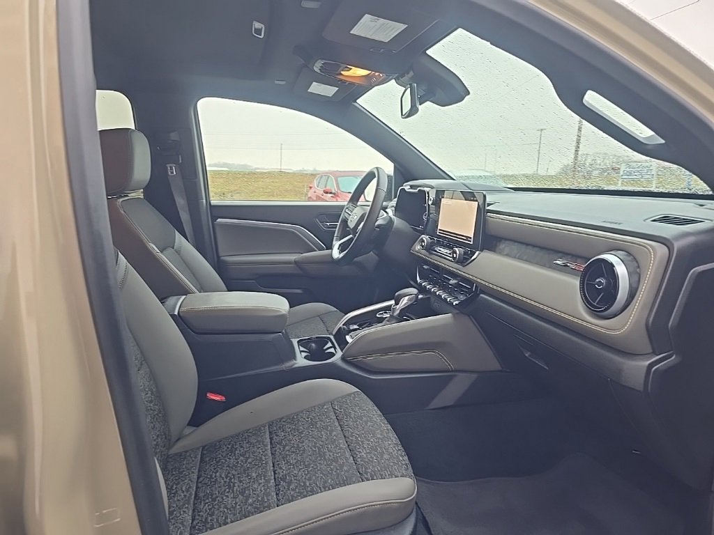 Used 2024 Chevrolet Colorado ZR2 w/ Technology Package image 25