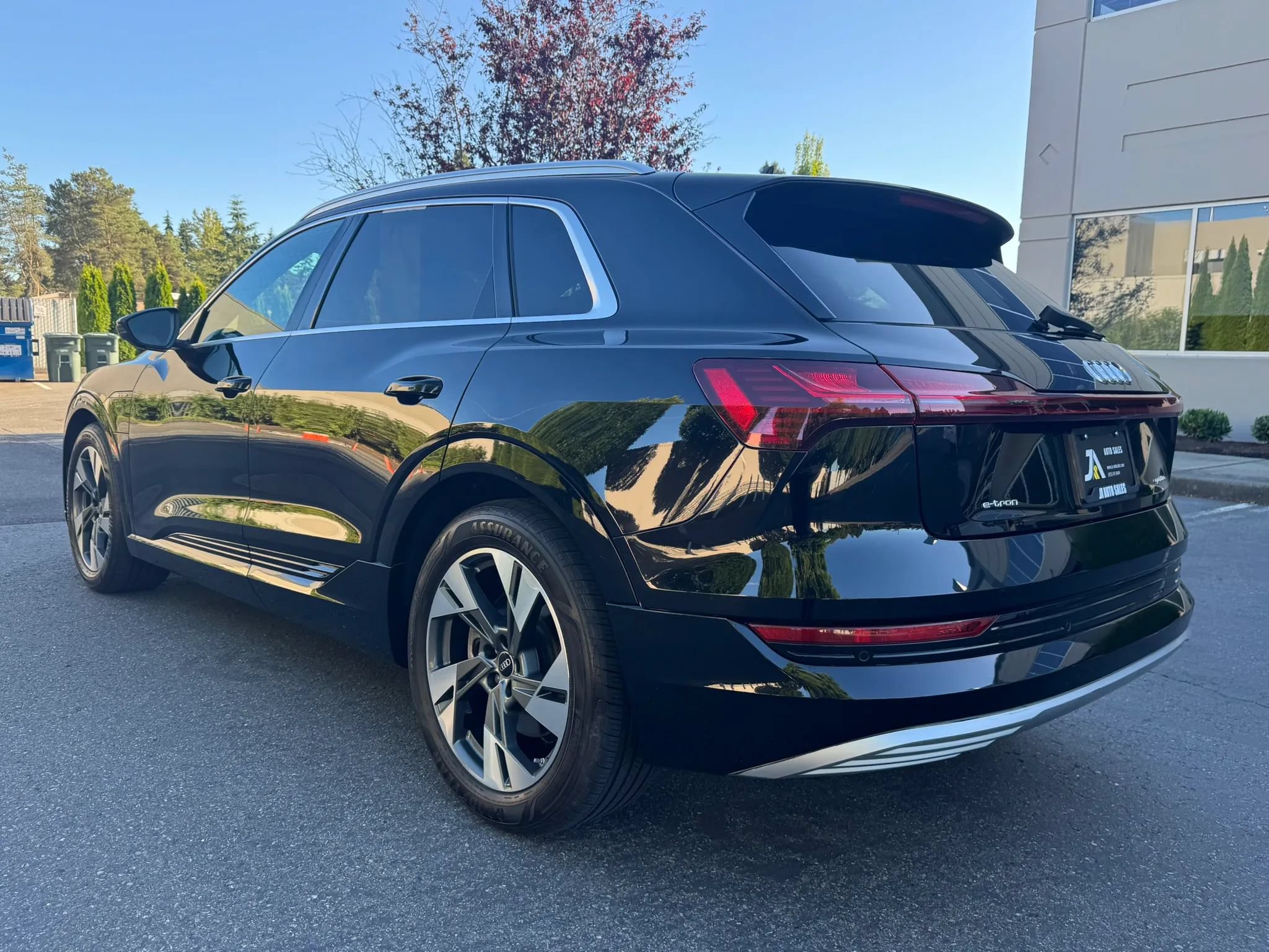Used 2022 Audi e-tron Premium AWD/4WD image 8