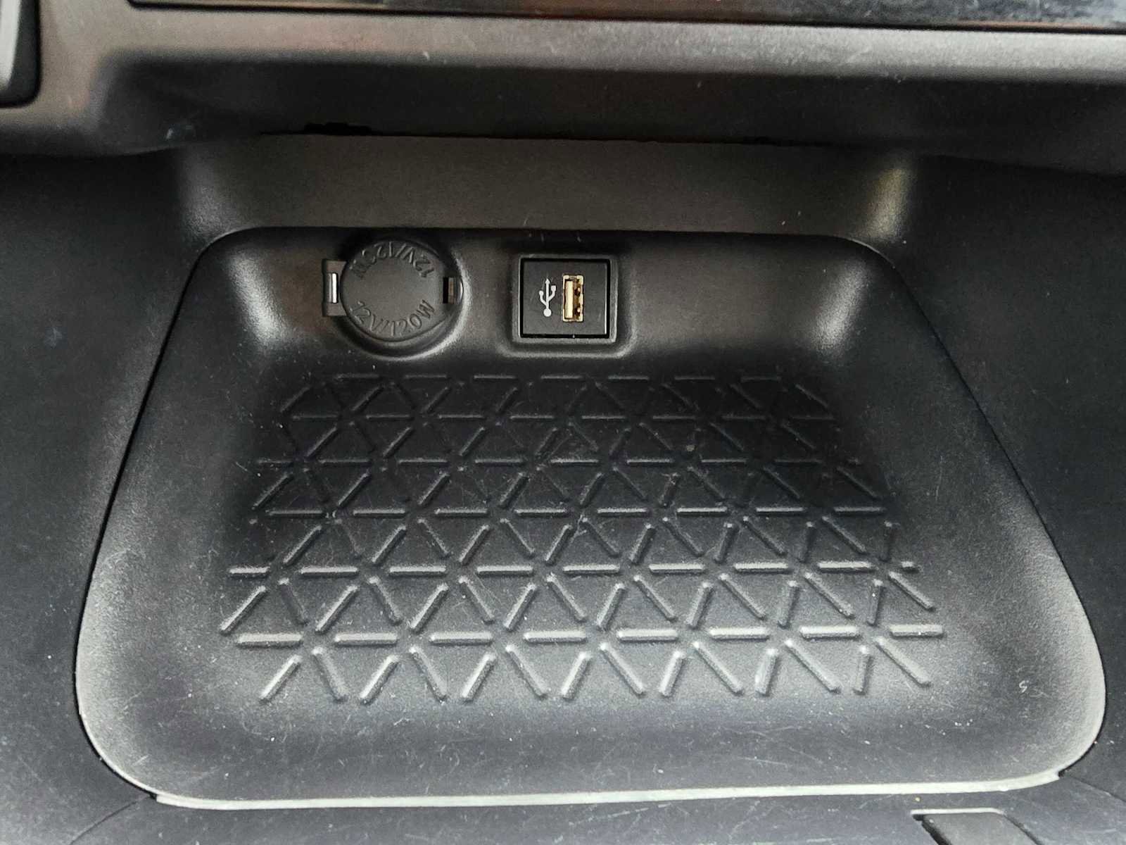 Used 2025 Toyota RAV4 XLE image 32