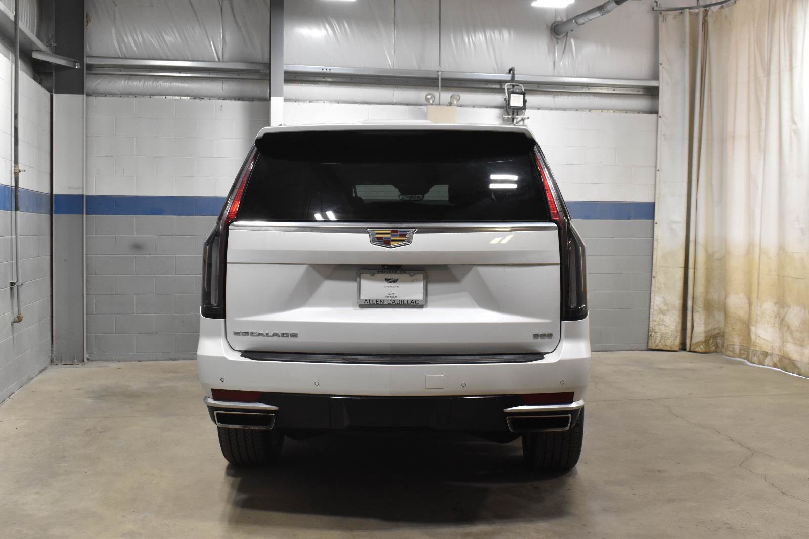 Used 2023 Cadillac Escalade ESV Premium Luxury w/ LPO, Floor Liner Package AWD/4WD image 27