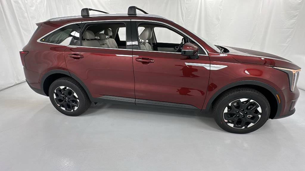 Used 2025 Kia Sorento S image 2