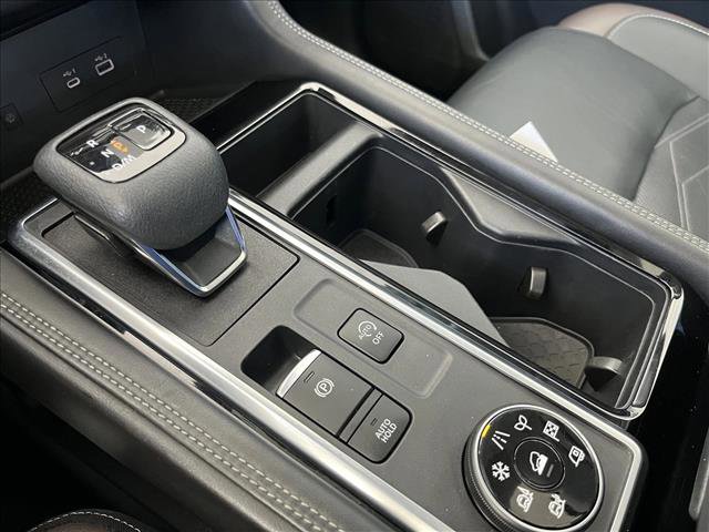 Used 2023 Nissan Pathfinder Platinum image 17