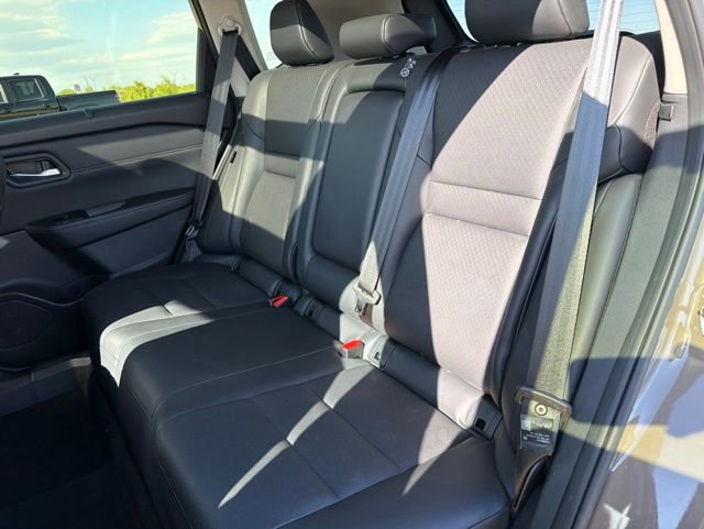 Used 2024 Nissan Rogue SV w/ SV Premium Package FWD image 6