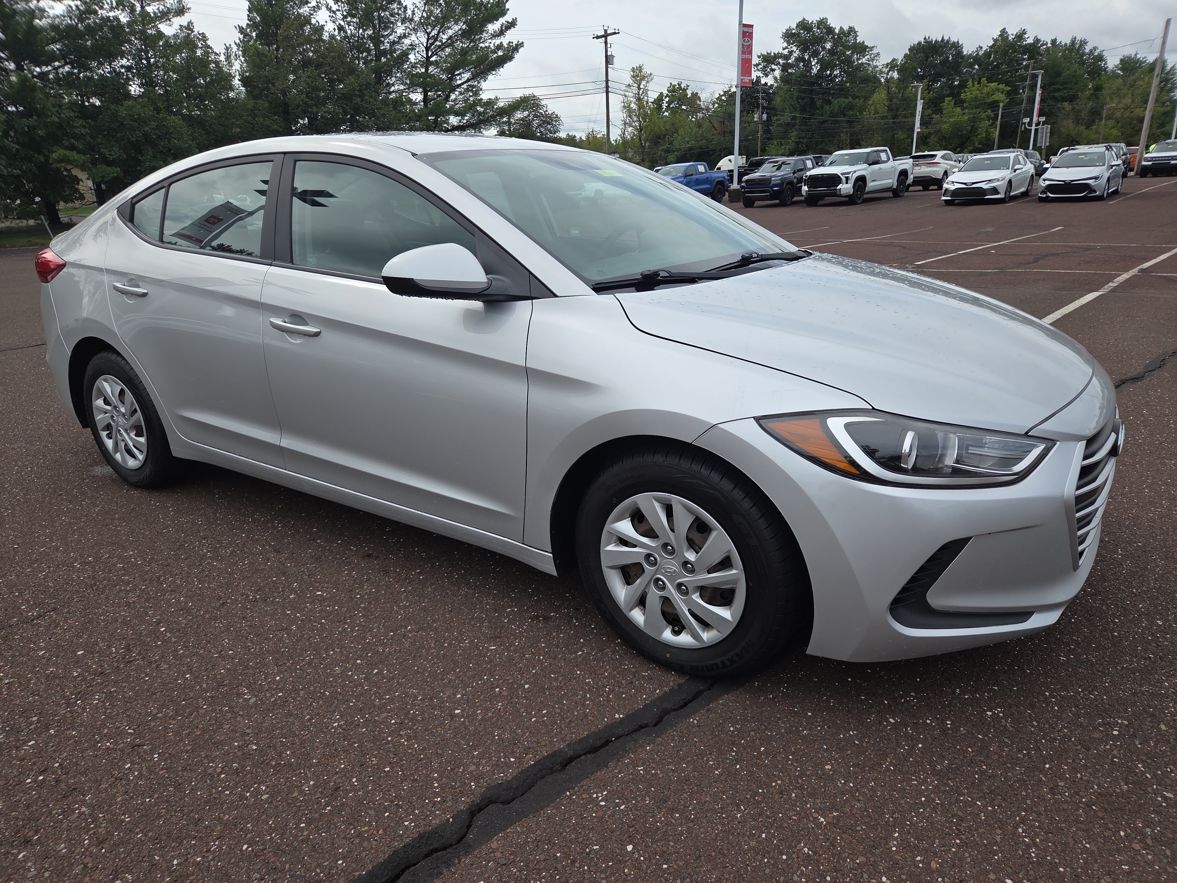 Used 2017 Hyundai Elantra SE FWD image 1