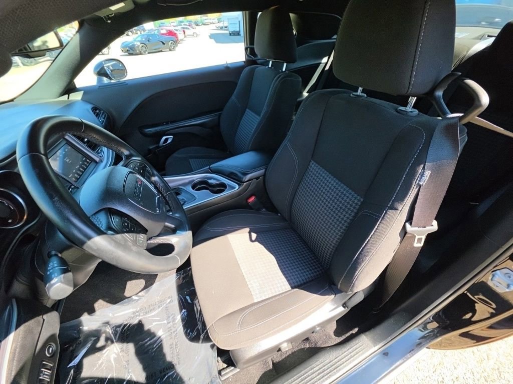 Used 2022 Dodge Challenger SXT w/ Driver Convenience Group image 23