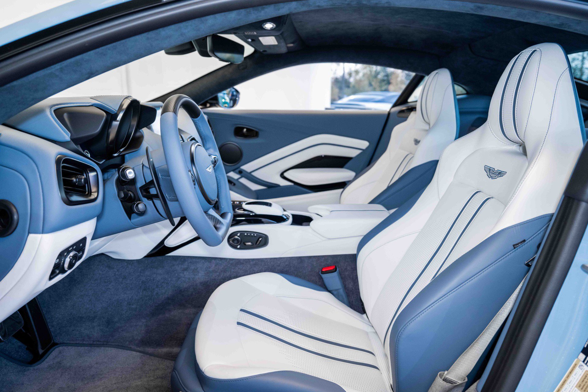 Used 2023 Aston Martin V8 Vantage Coupe RWD image 13