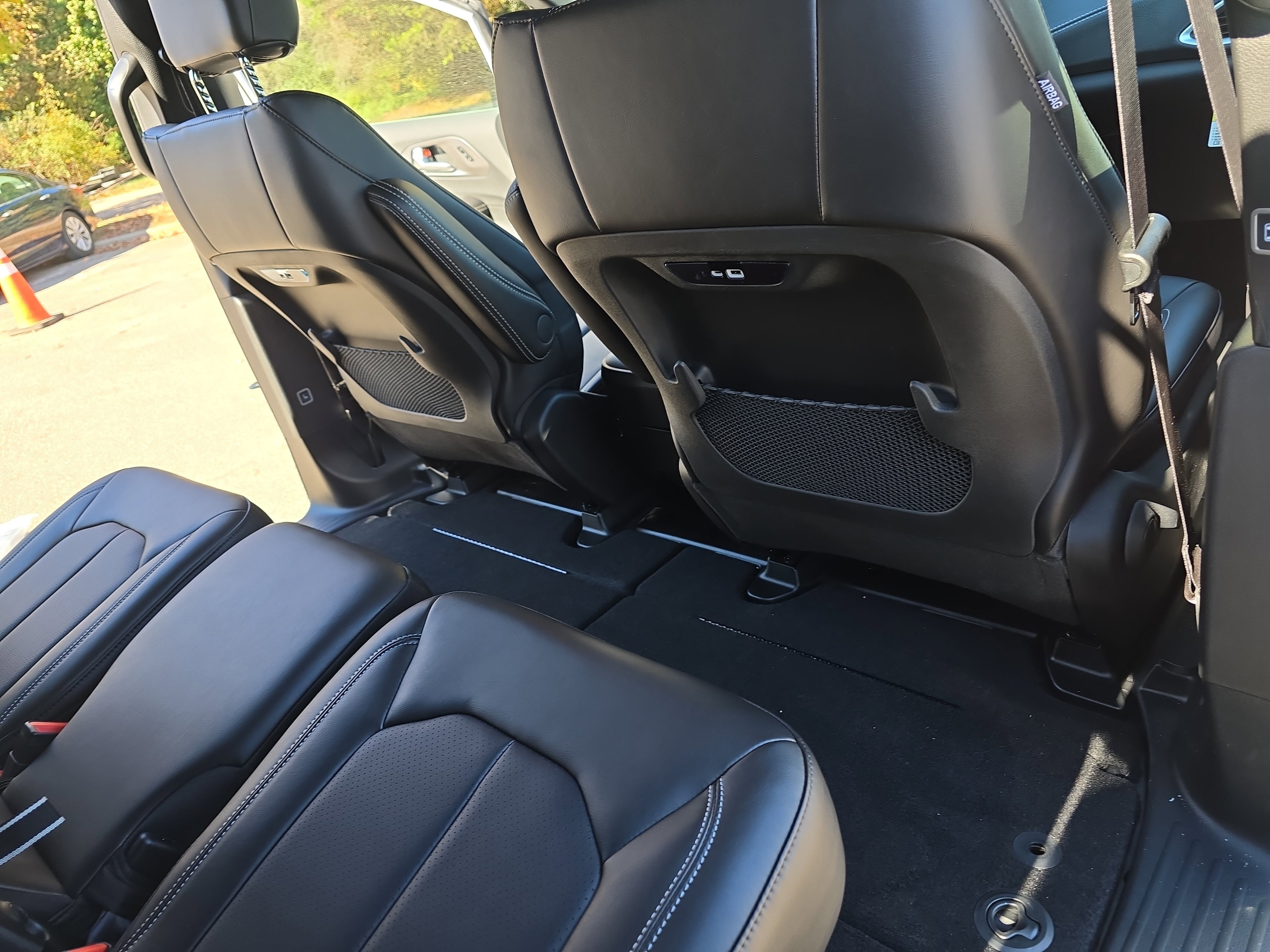 New 2026 Chrysler Pacifica Select image 12