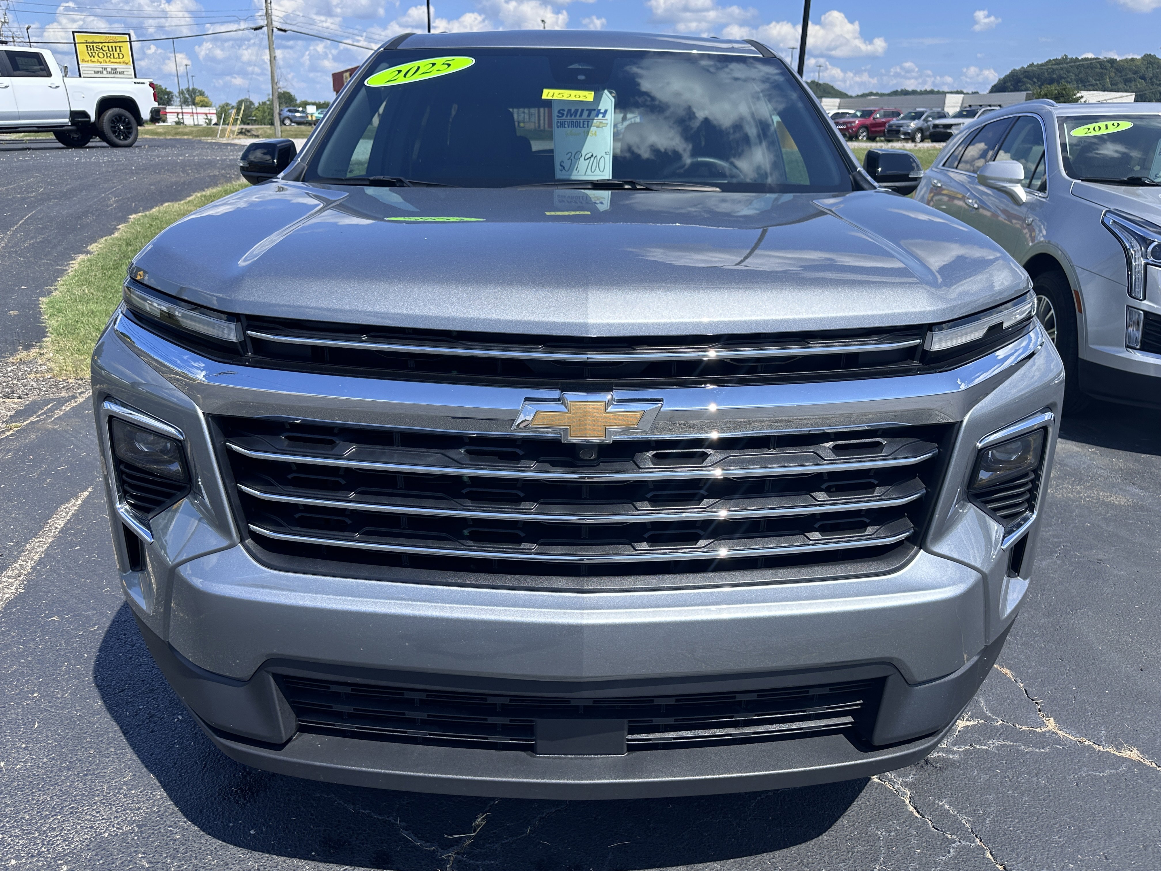 Used 2025 Chevrolet Traverse LT image 6