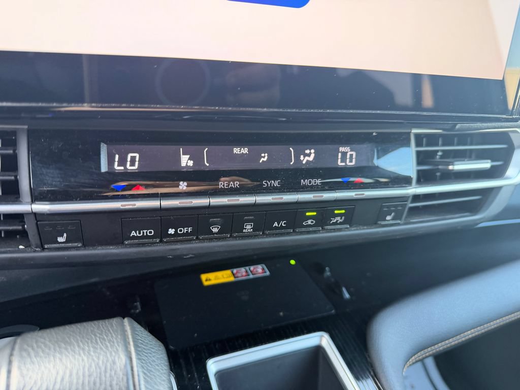 Used 2025 Toyota Sienna XLE Woodland Edition AWD/4WD image 17