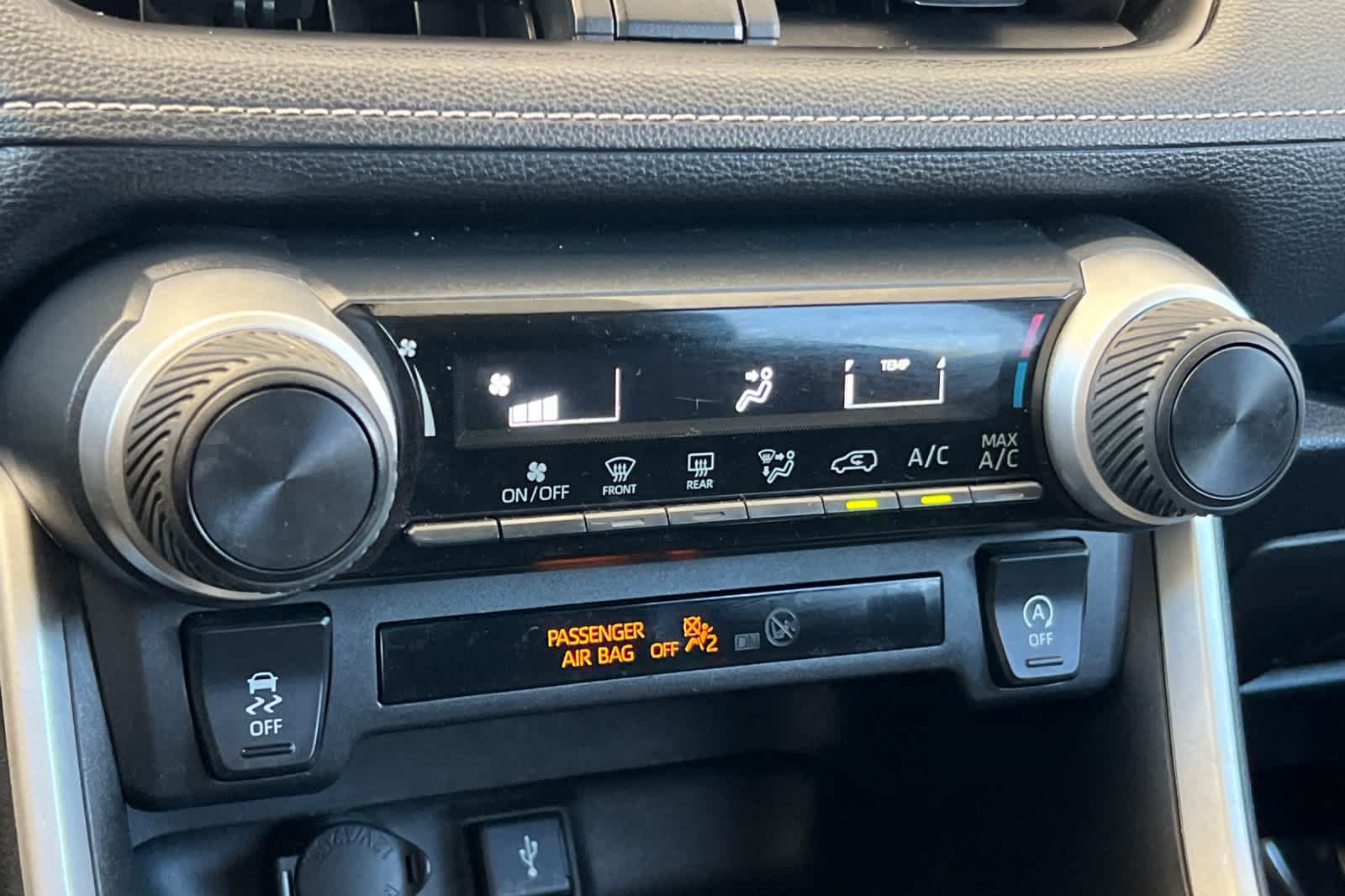 Used 2021 Toyota RAV4 LE AWD/4WD image 21
