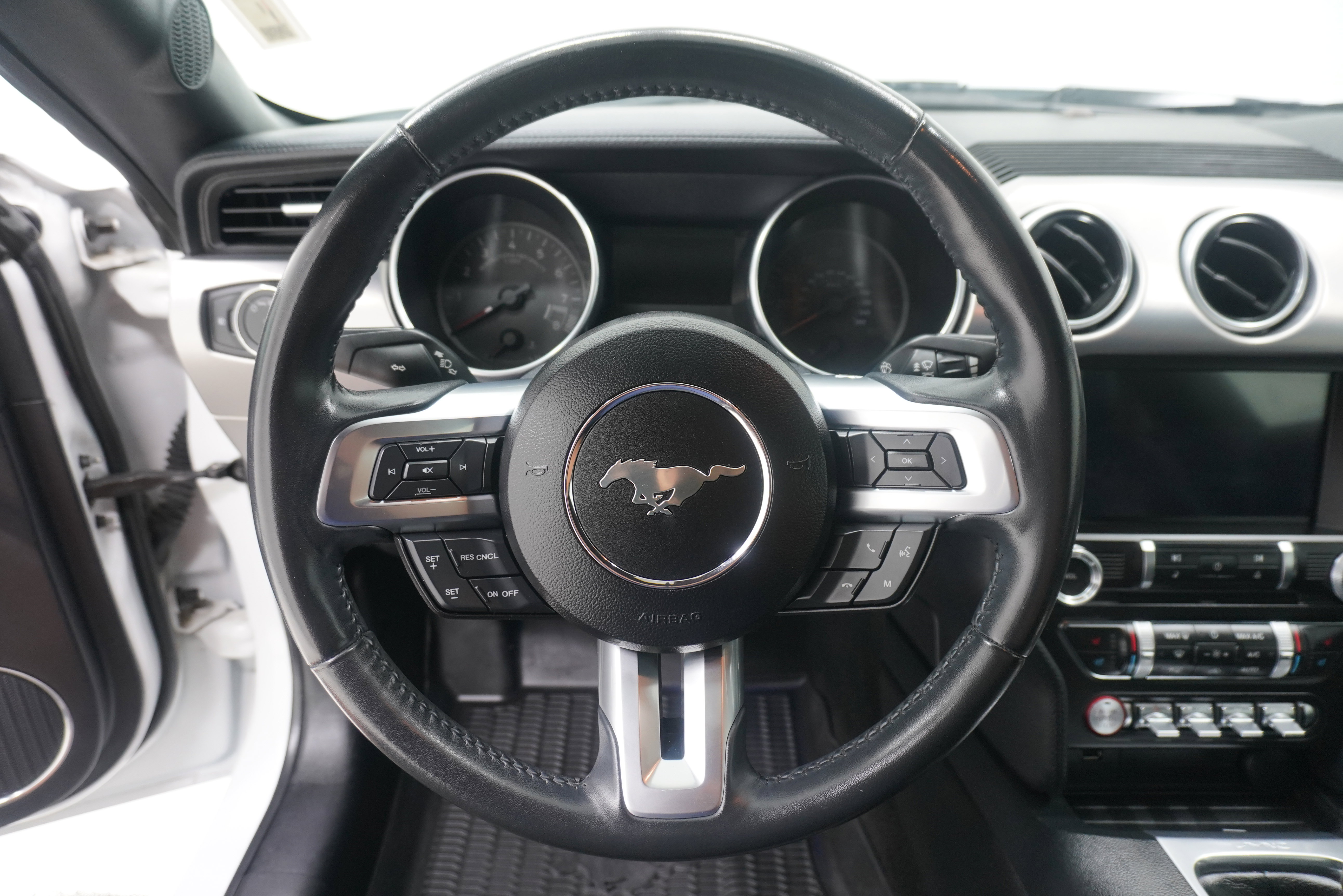 Used 2018 Ford Mustang GT Premium RWD image 17