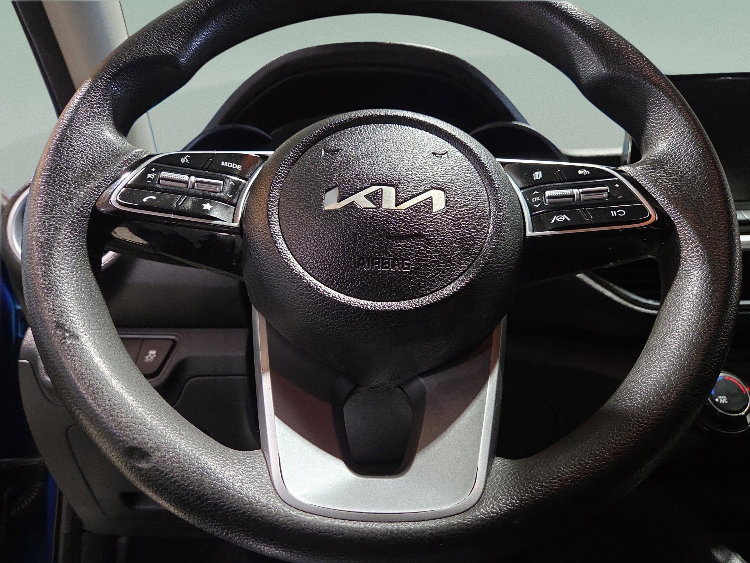Used 2024 Kia Forte LXS image 9