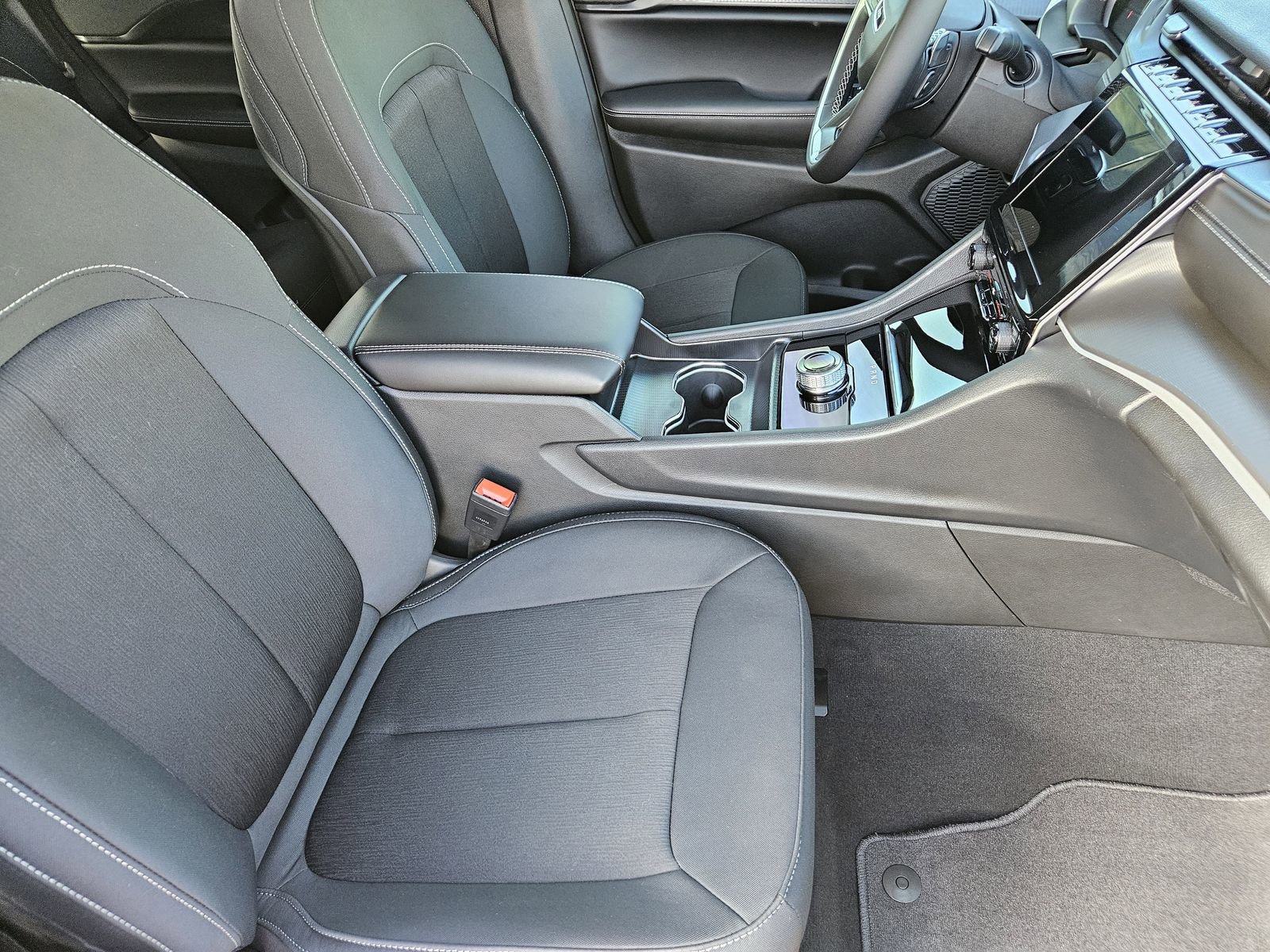 New 2025 Jeep Grand Cherokee Laredo AWD/4WD image 16