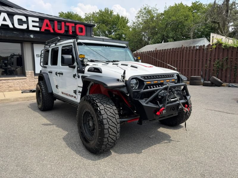 Used 2018 Jeep Wrangler Unlimited Sahara w/ Uconnect 4C Nav & Sound Group AWD/4WD image 4