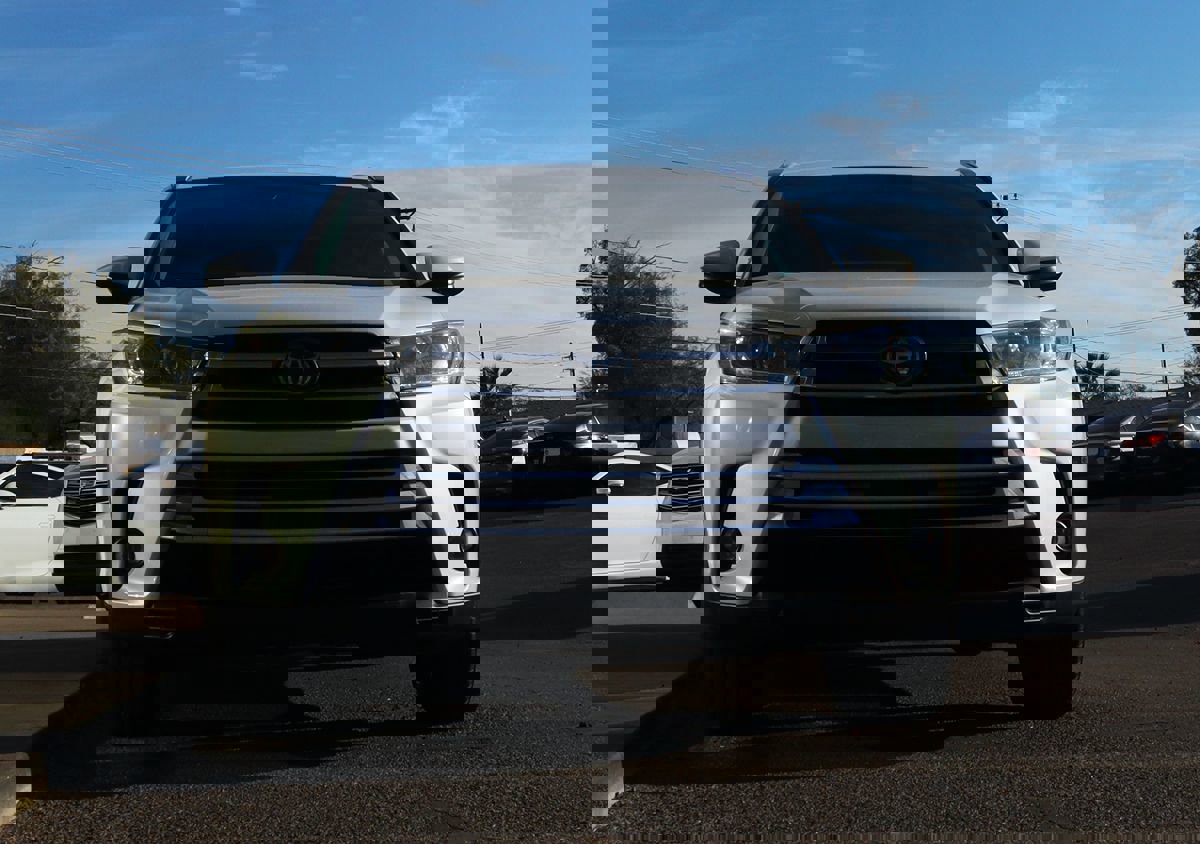 Used 2019 Toyota Highlander Limited image 17